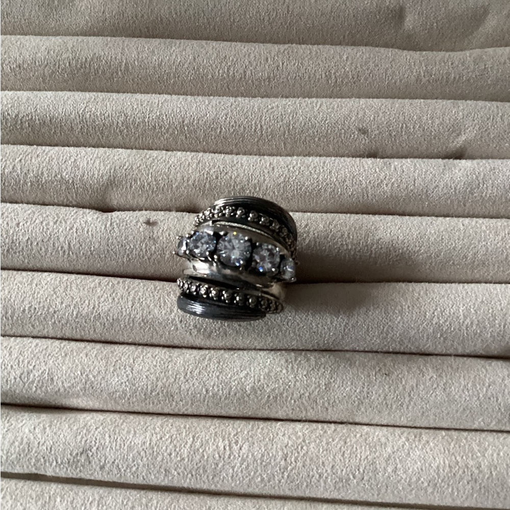 Elegant Silver and Black Simulated Diamond Ring - Picture 1 of 2